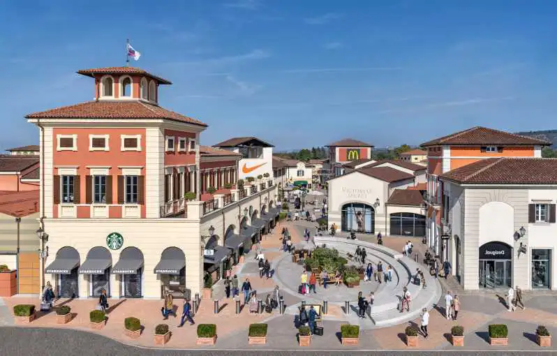 Serravalle Designer Outlet transfer a r da Milano